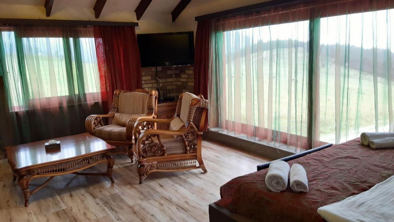Alpine Castle Hotel Дилиян Екстериор снимка