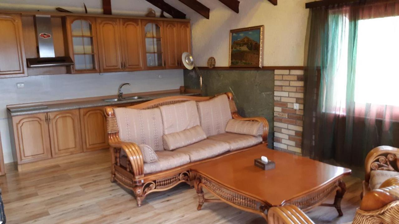 Alpine Castle Hotel Дилиян Екстериор снимка
