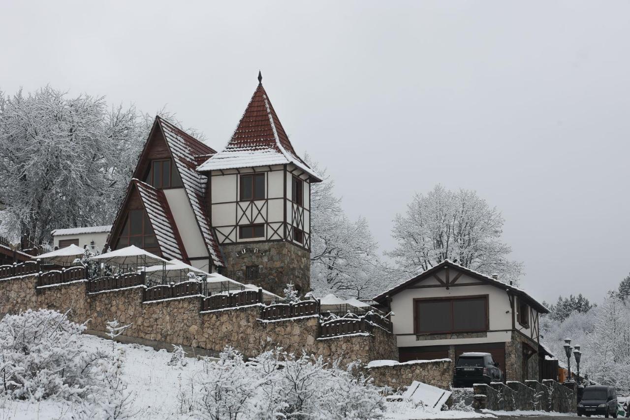 Alpine Castle Hotel Дилиян Екстериор снимка