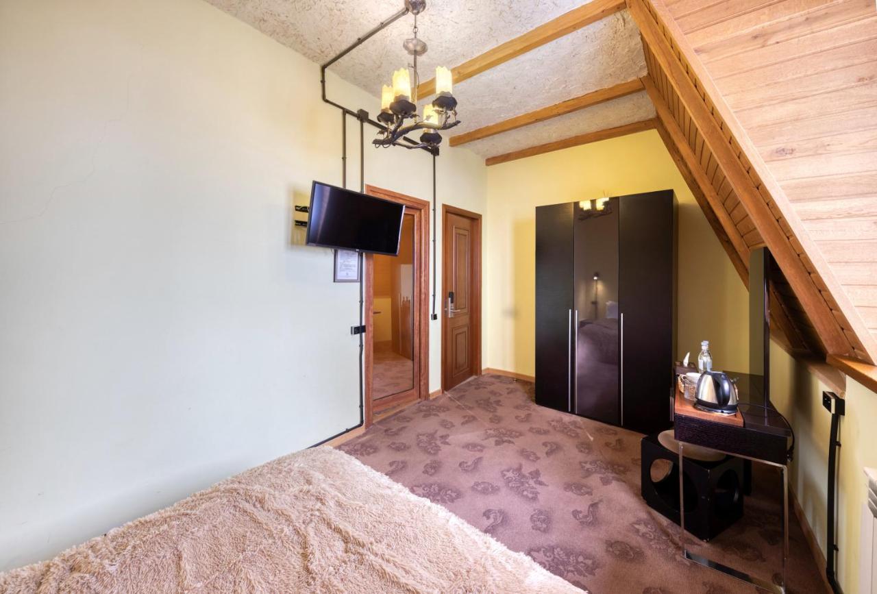 Alpine Castle Hotel Дилиян Екстериор снимка