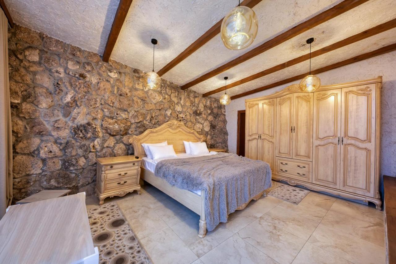 Alpine Castle Hotel Дилиян Екстериор снимка