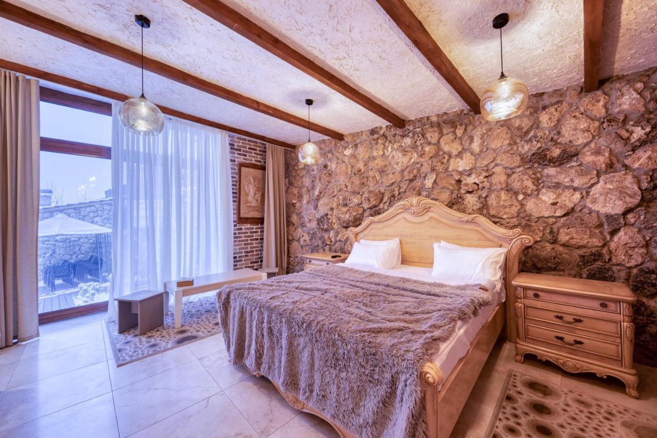 Alpine Castle Hotel Дилиян Екстериор снимка