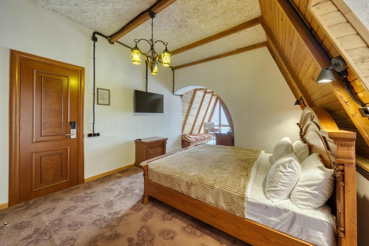 Alpine Castle Hotel Дилиян Екстериор снимка