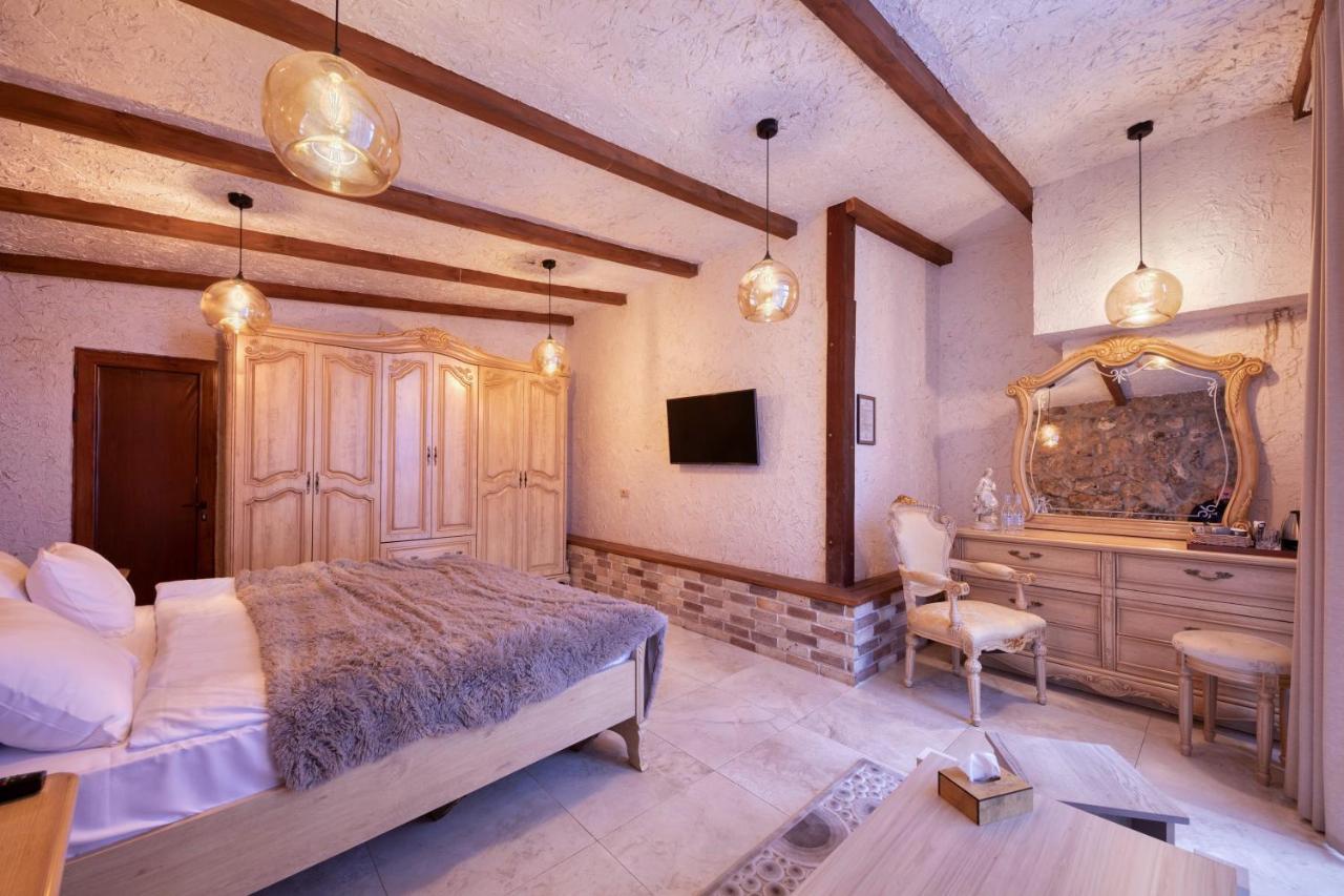 Alpine Castle Hotel Дилиян Екстериор снимка