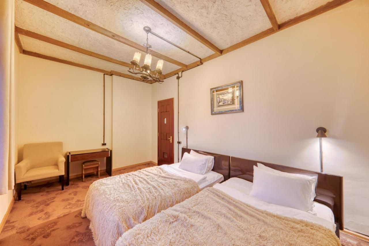 Alpine Castle Hotel Дилиян Екстериор снимка