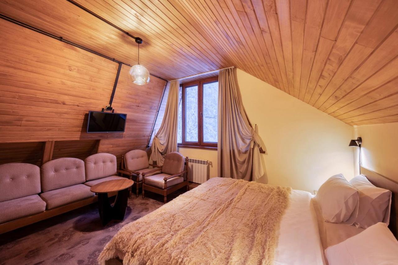 Alpine Castle Hotel Дилиян Екстериор снимка