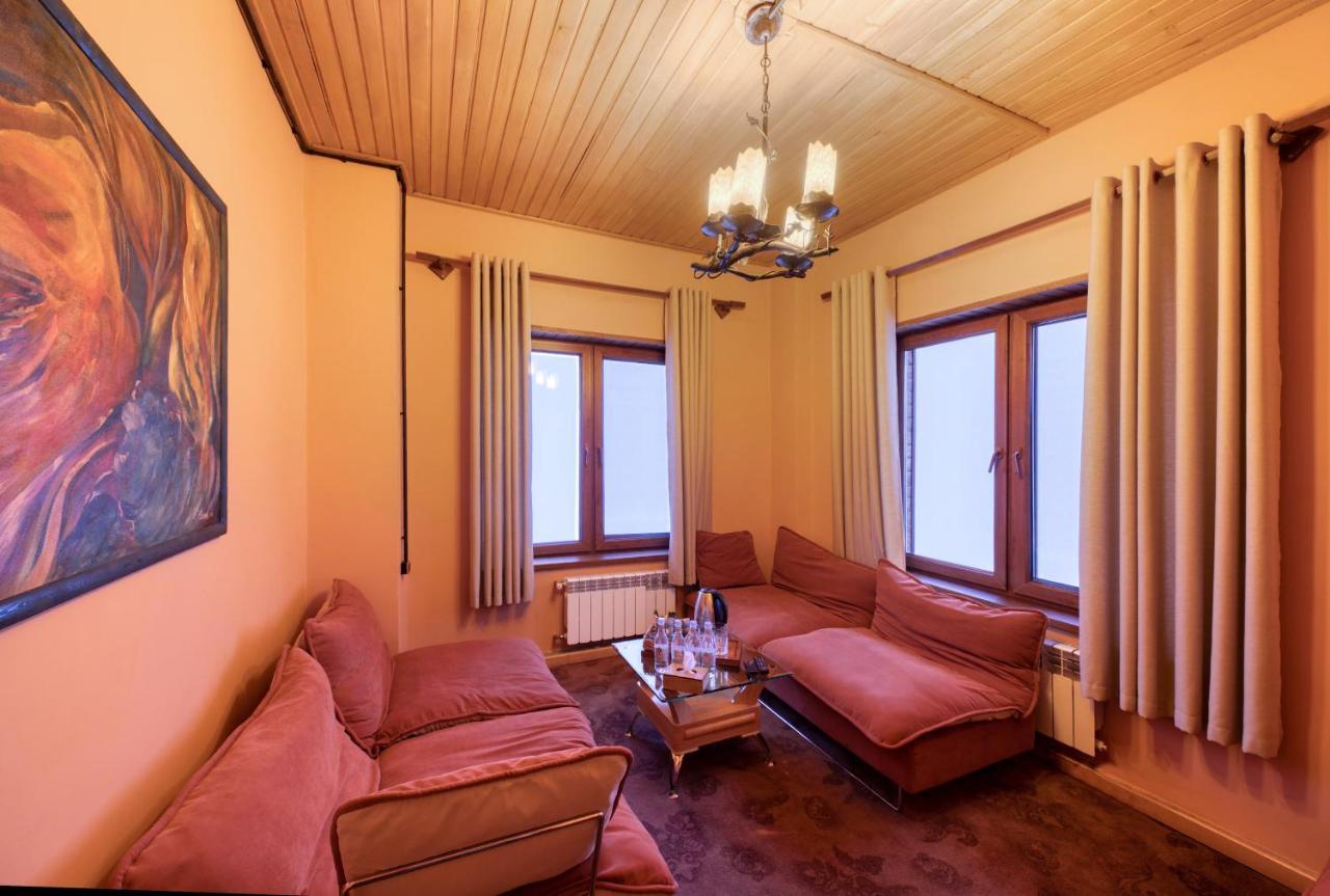 Alpine Castle Hotel Дилиян Екстериор снимка
