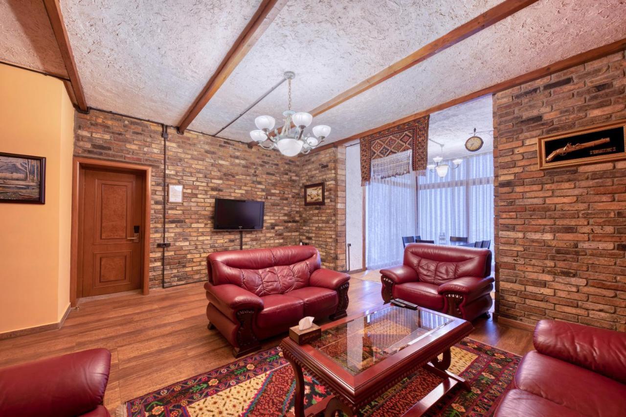 Alpine Castle Hotel Дилиян Екстериор снимка