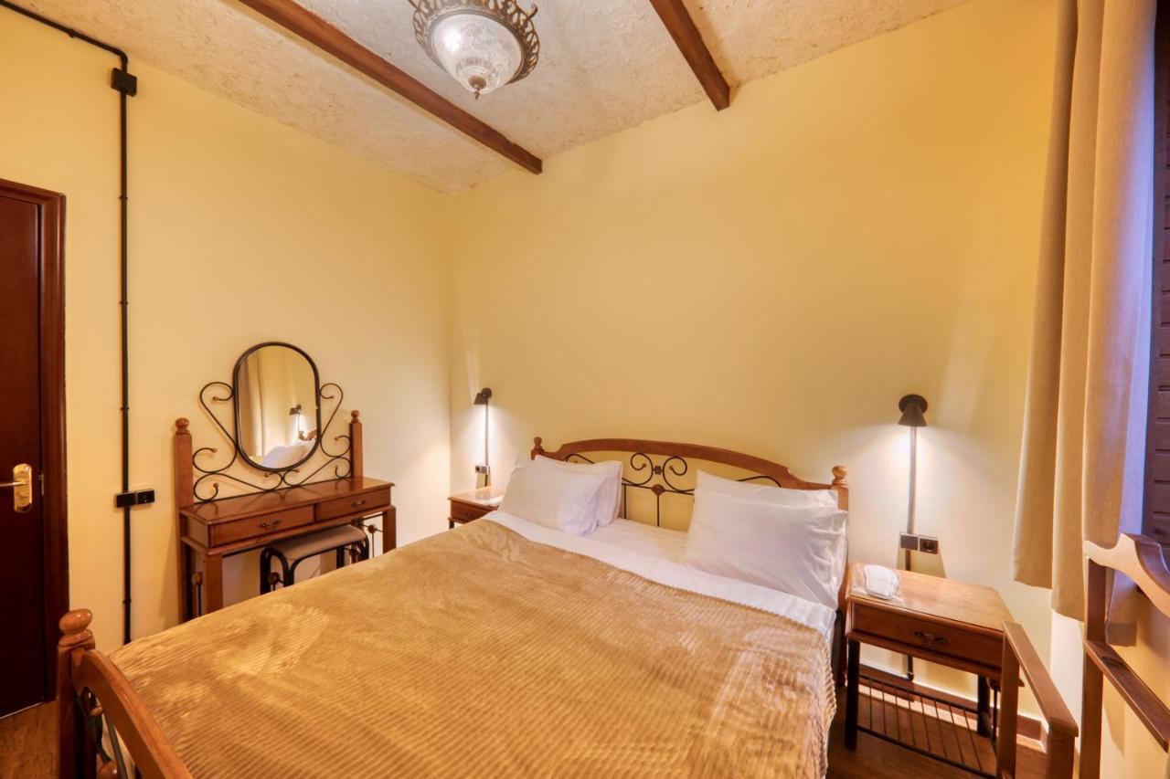 Alpine Castle Hotel Дилиян Екстериор снимка