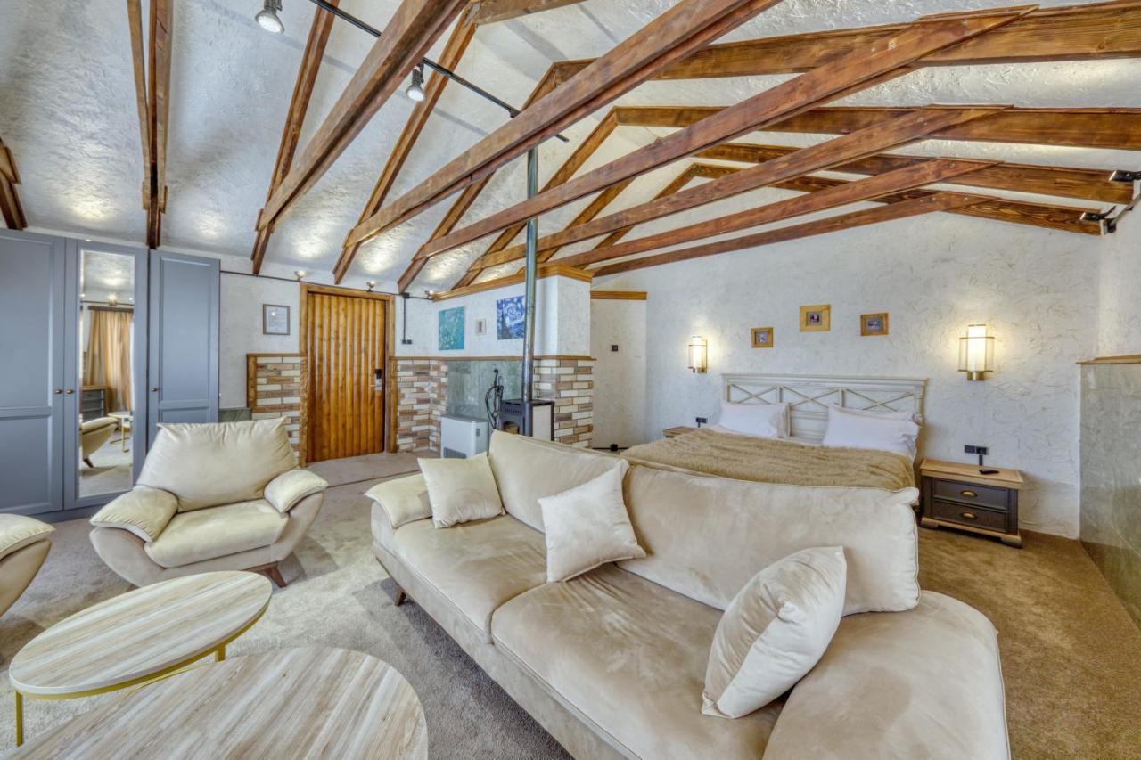 Alpine Castle Hotel Дилиян Екстериор снимка