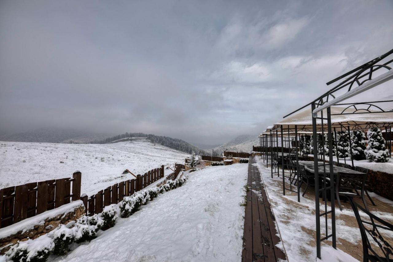 Alpine Castle Hotel Дилиян Екстериор снимка