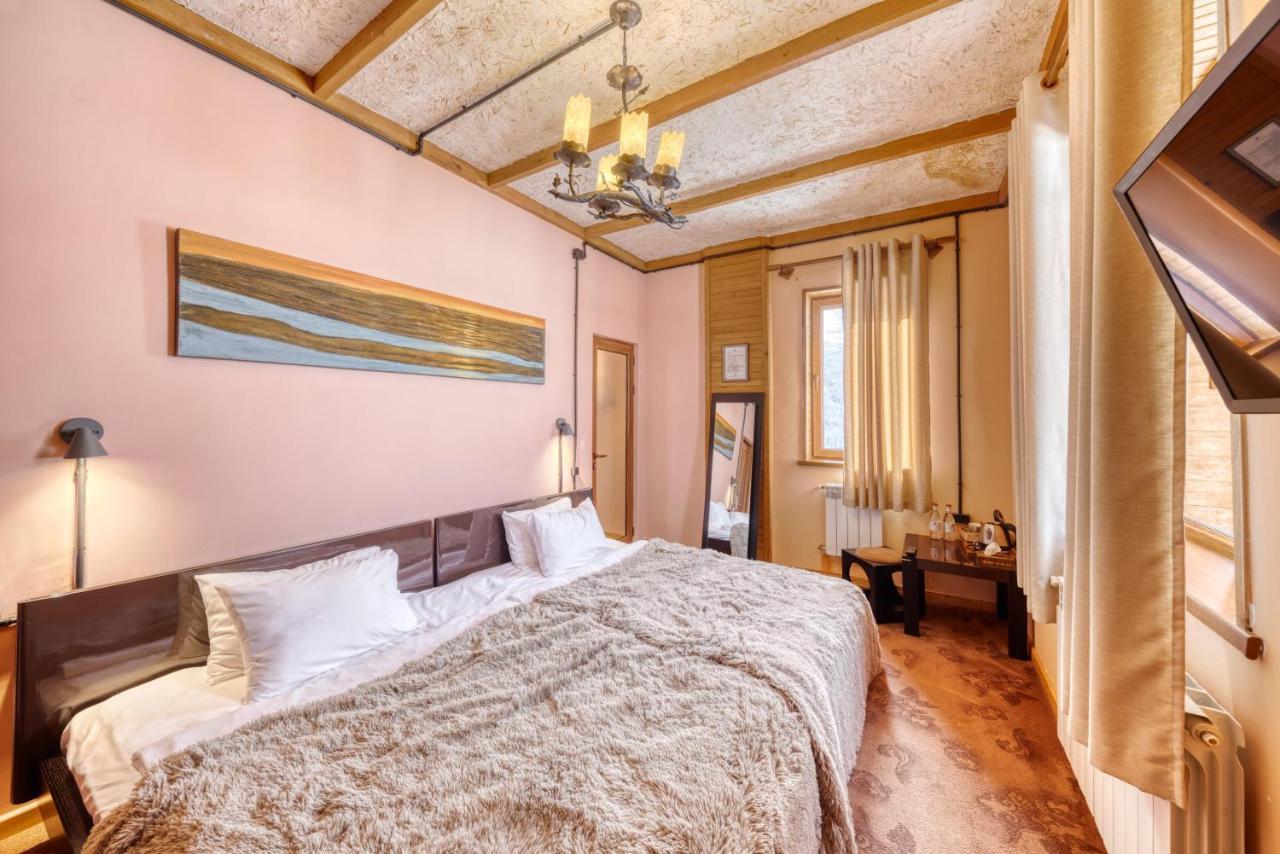 Alpine Castle Hotel Дилиян Екстериор снимка